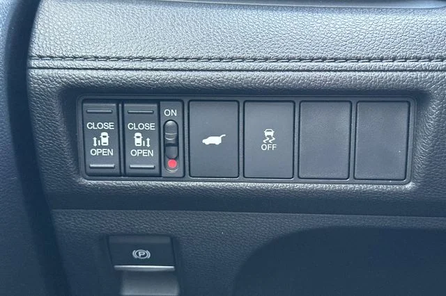 Used 2025  Honda EX-L image 32
