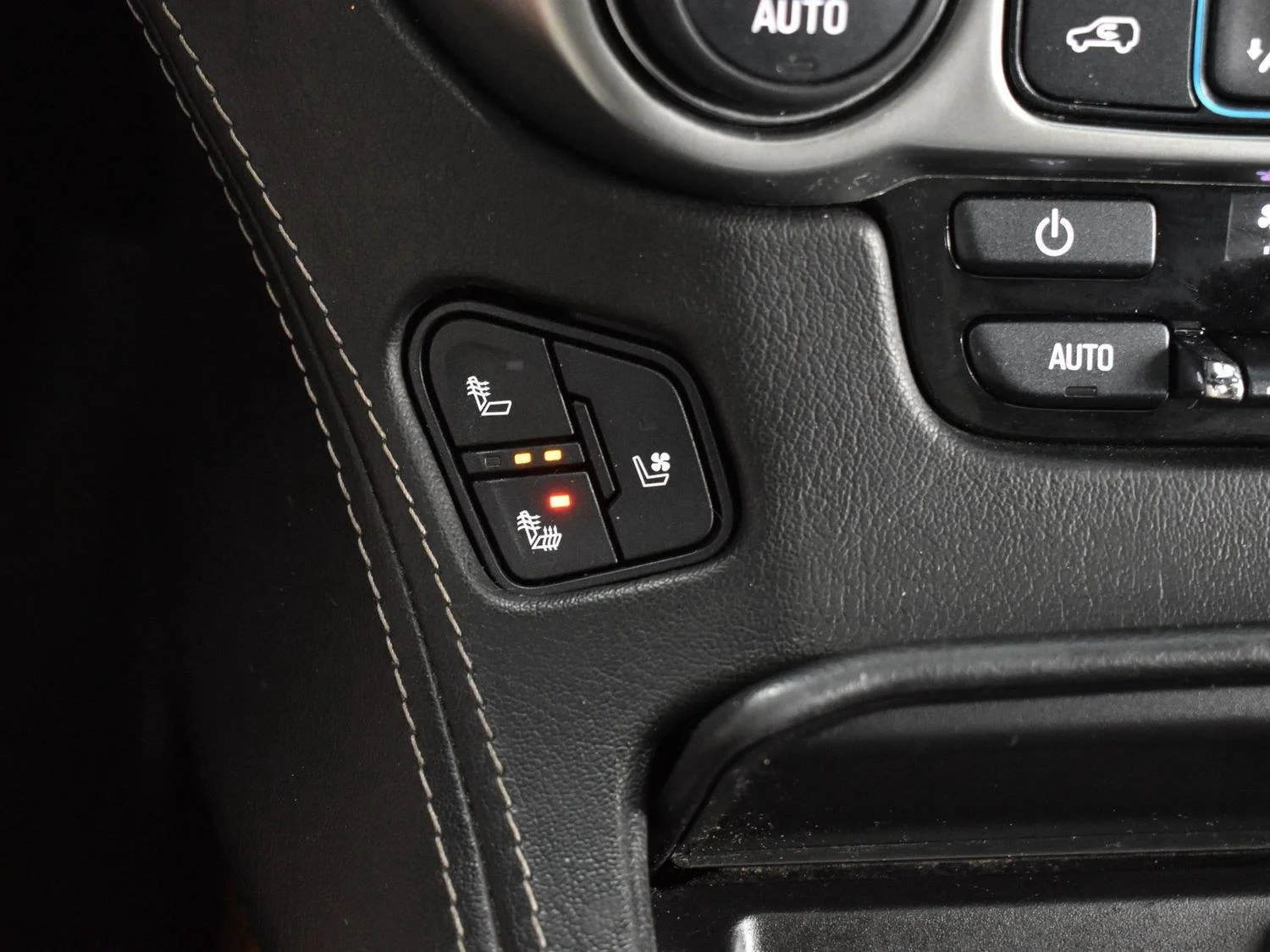 Used 2018 Black Chevrolet Premier image 28