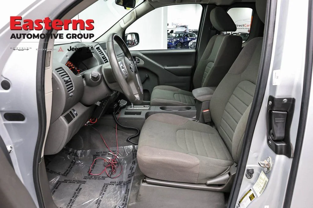 Used 2019 Silver Nissan S image 23