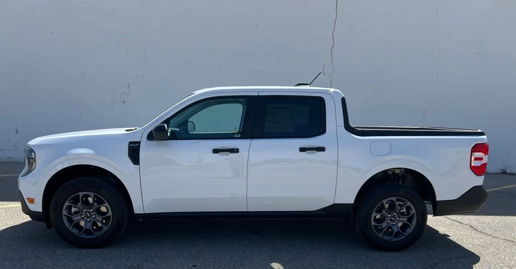 New 2026 Oxford White Ford XLT image 2