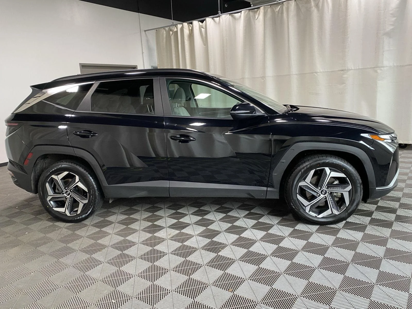 Used 2024 Black Pearl Hyundai SEL image 17
