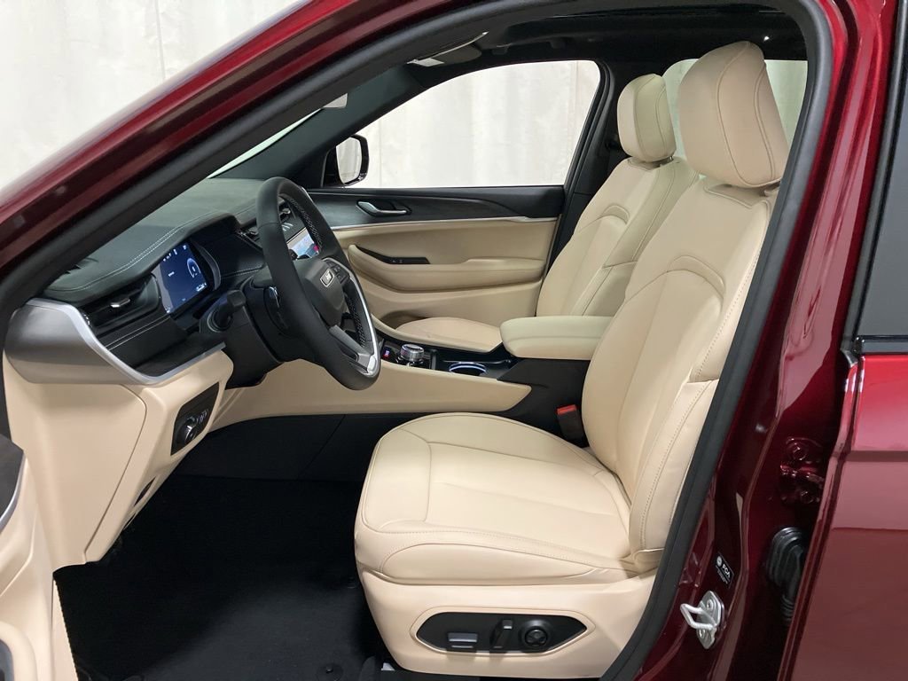 New 2026 Velvet Red Pearl-Coat Exterior Paint Jeep Limited image 11