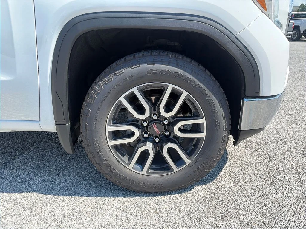 Used 2021 Summit White GMC Base image 42