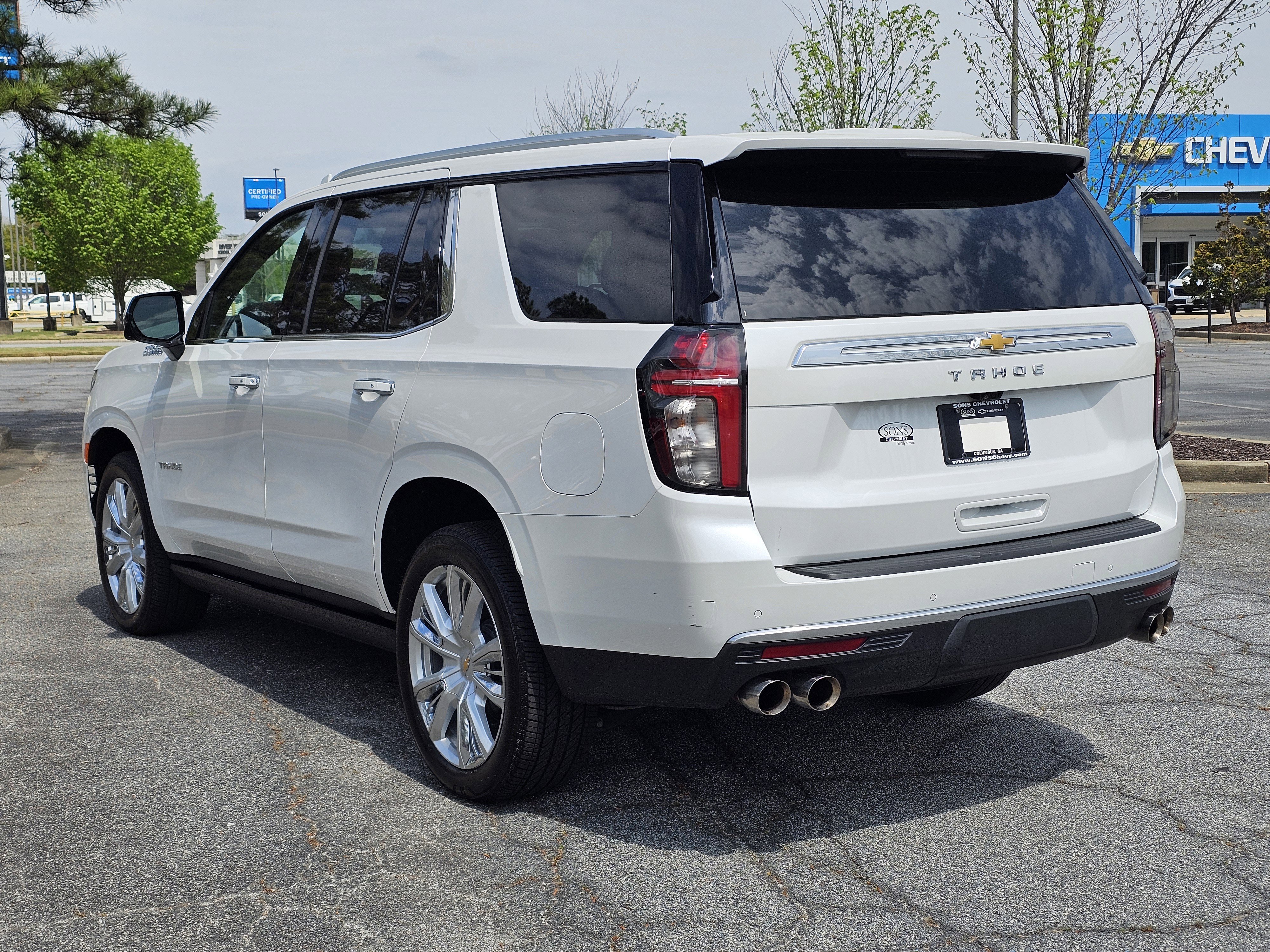Used 2023 Iridescent Pearl Tricoat Chevrolet High Country image 16