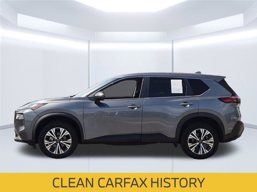 Used 2022 Gray Nissan SV image 2