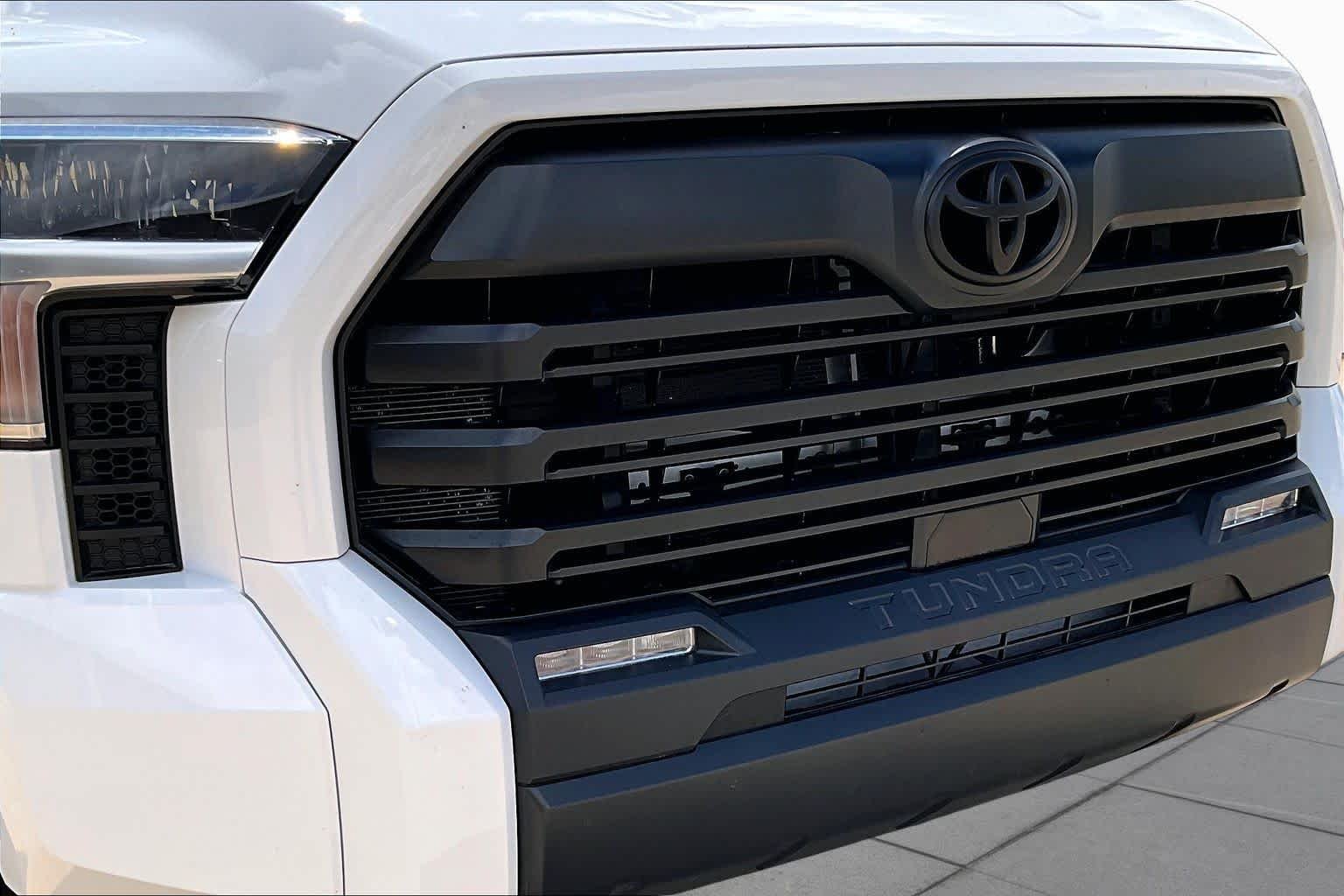 Used 2025 Ice Cap Toyota SR5 image 27