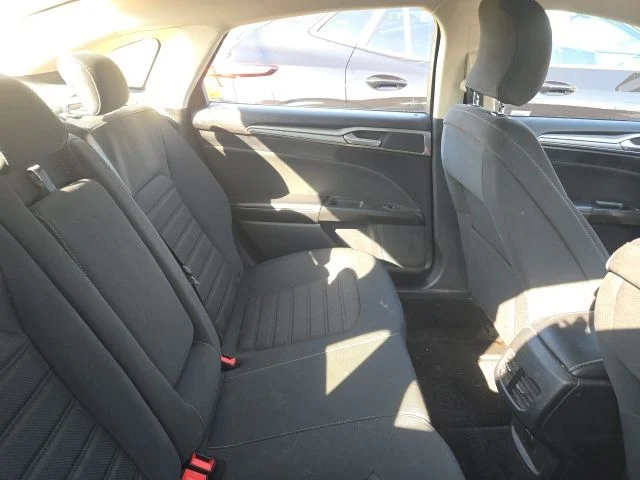 Used 2019 Blue Ford SE image 5