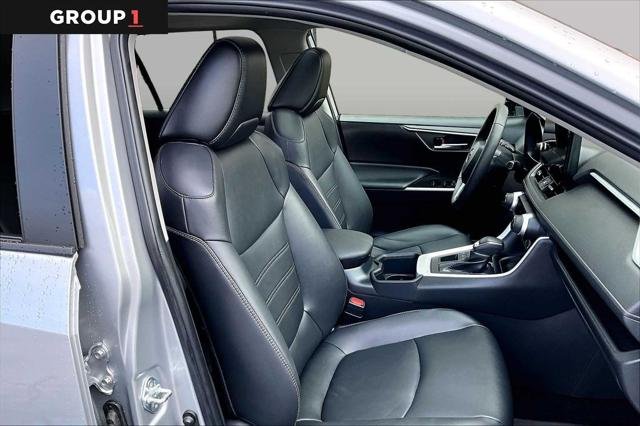 Certified Used 2025 SILVER SKY METALLIC Toyota  image 8