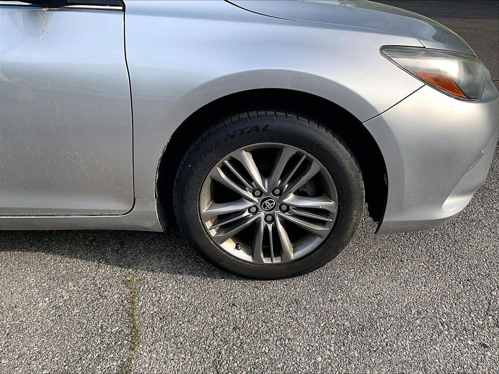 Used 2017 Silver Toyota SE image 7