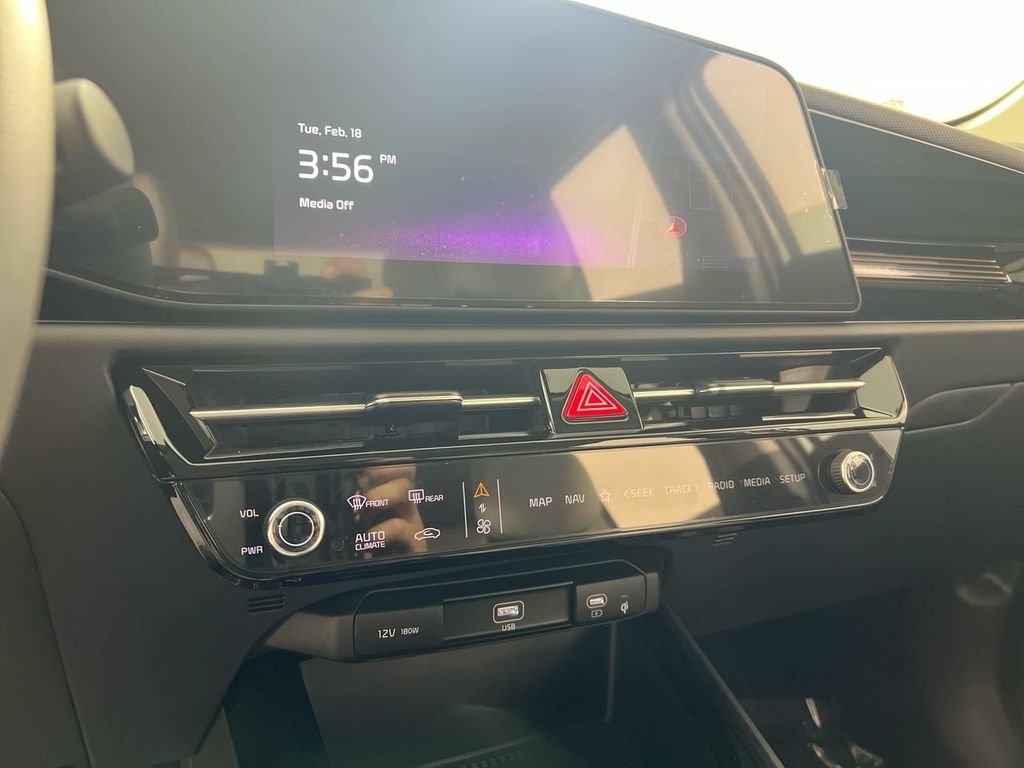 New 2026 Snow White Pearl Kia EX image 22