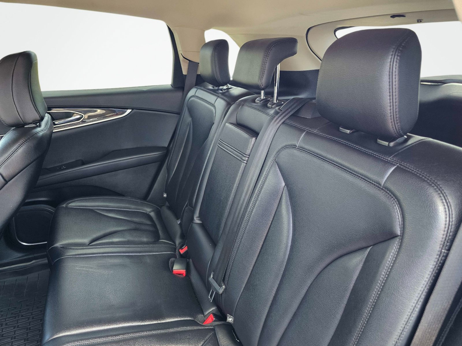 Used 2022  Lincoln Standard image 31