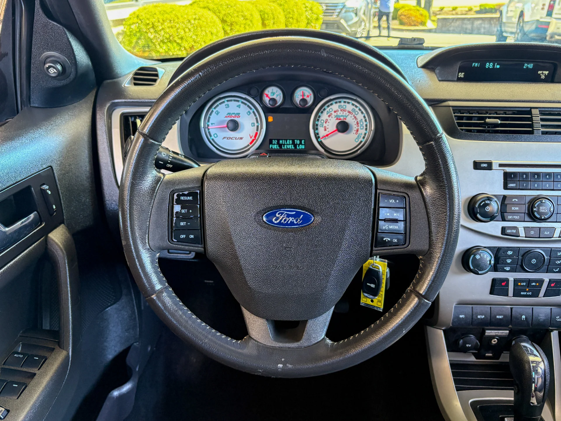 Used 2010 Gray Ford SEL image 12