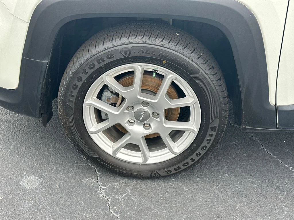 Used 2019 White Jeep Latitude image 11