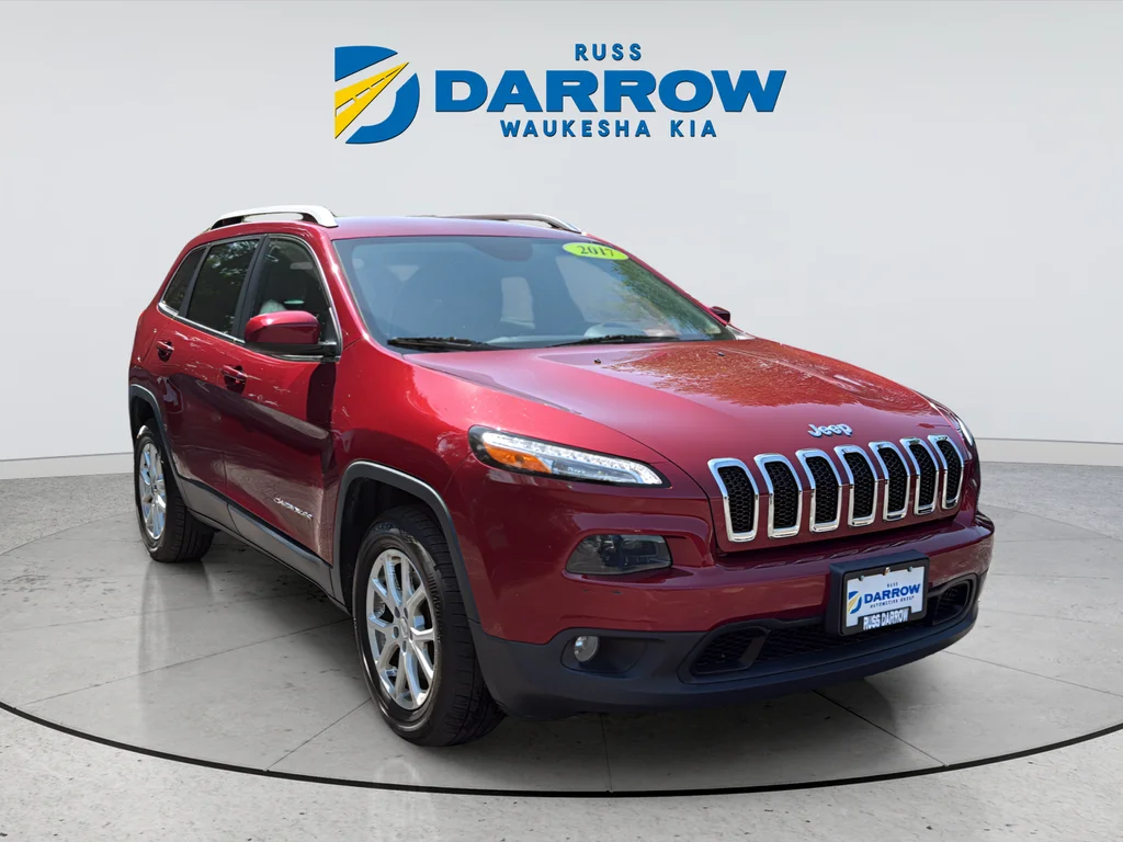 Used 2017 Red Jeep Latitude image 7