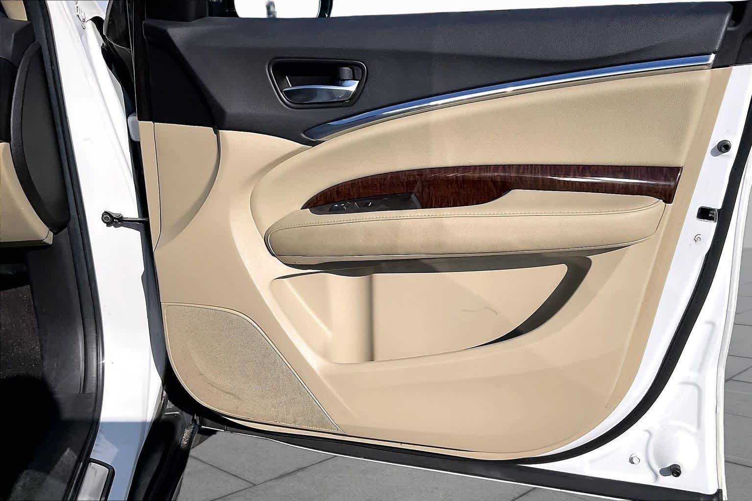 Used 2020 Platinum White Pearl Acura  image 22