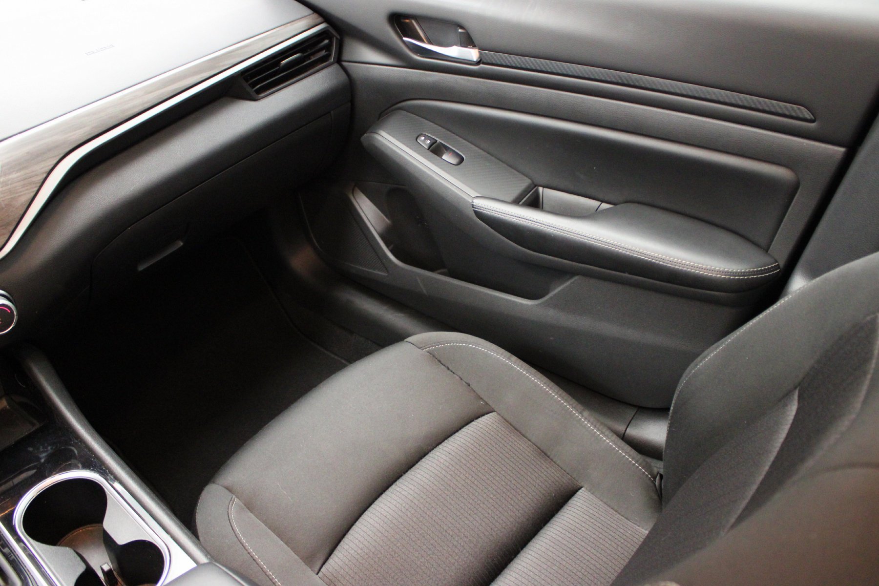 Used 2024 Gun Metallic Nissan 2.5 SV Sedan image 29