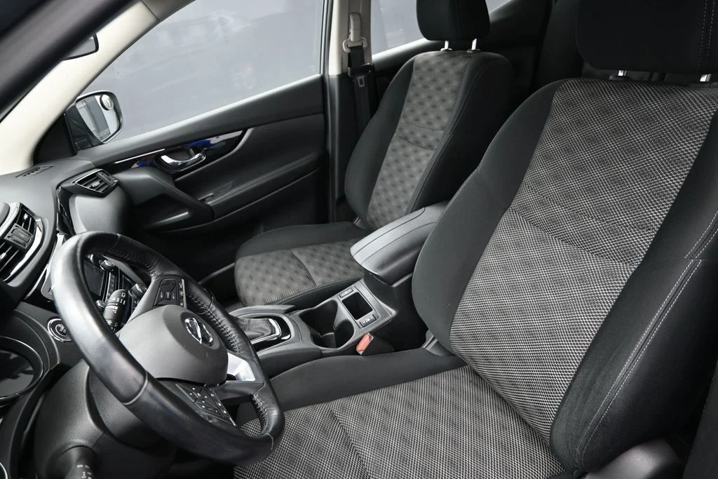 Used 2017 Gray Nissan SV image 22