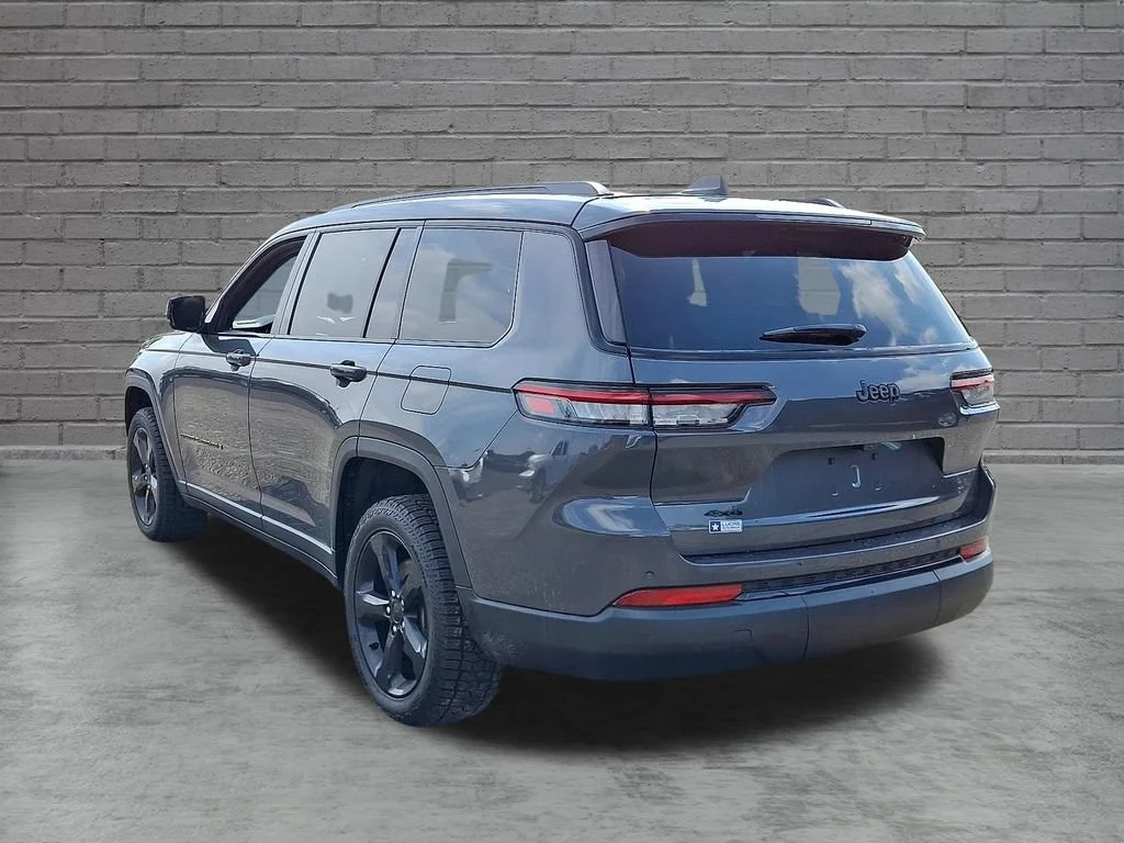Used 2023 Gray Jeep Altitude 4x4 image 8