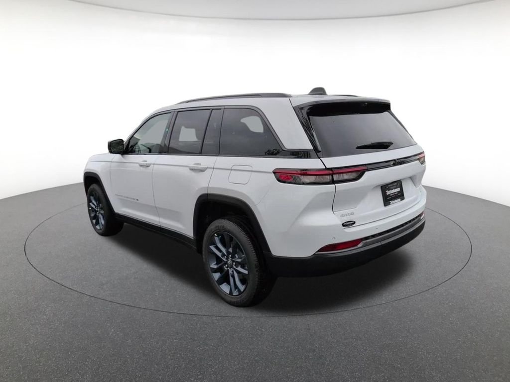 New 2026 Bright White Clear-Coat Exterior Paint Jeep  image 11