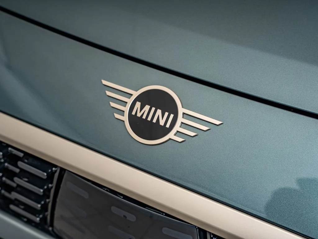 New 2027 Smokey Green Metallic MINI Iconic image 12