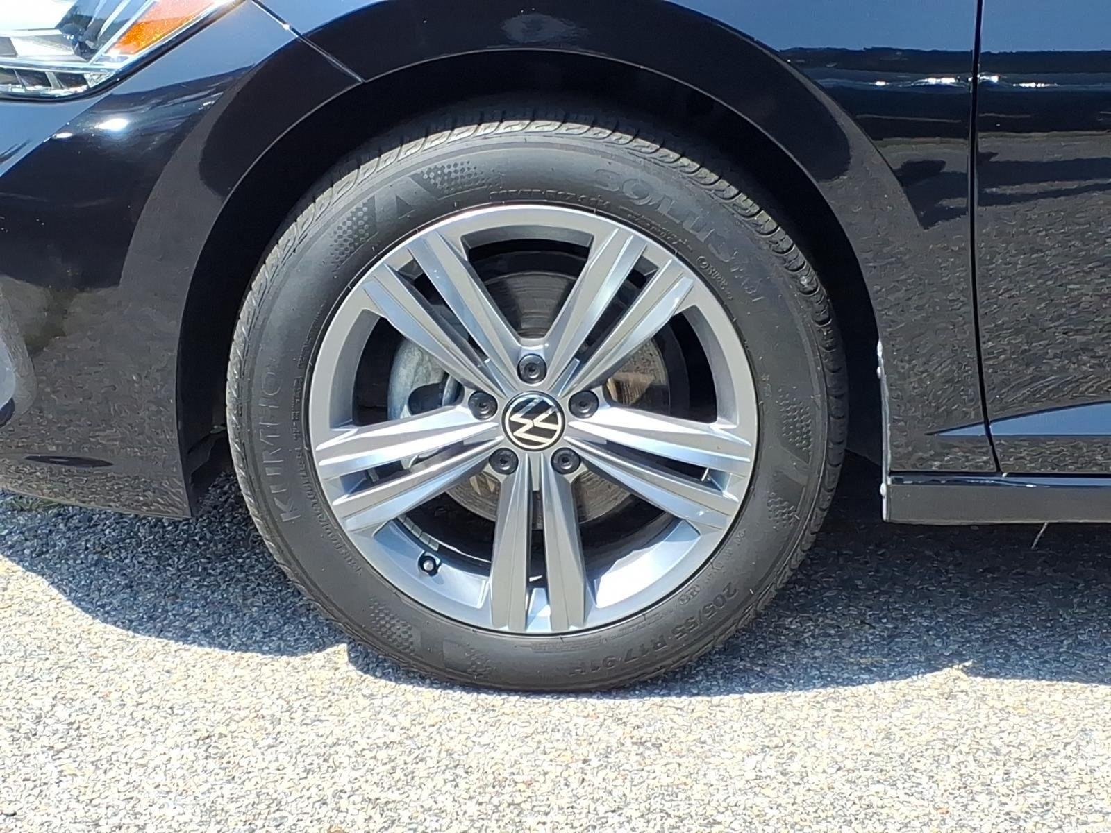 Used 2024  Volkswagen SE image 10