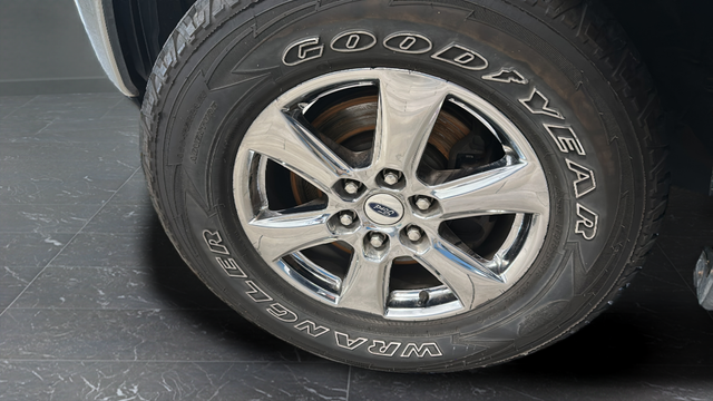 Used 2019 Blue Ford XLT image 31