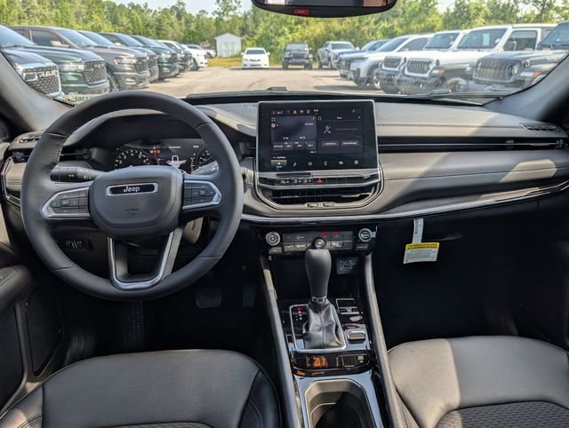 New 2026 Bright White Clearcoat Jeep Latitude image 26