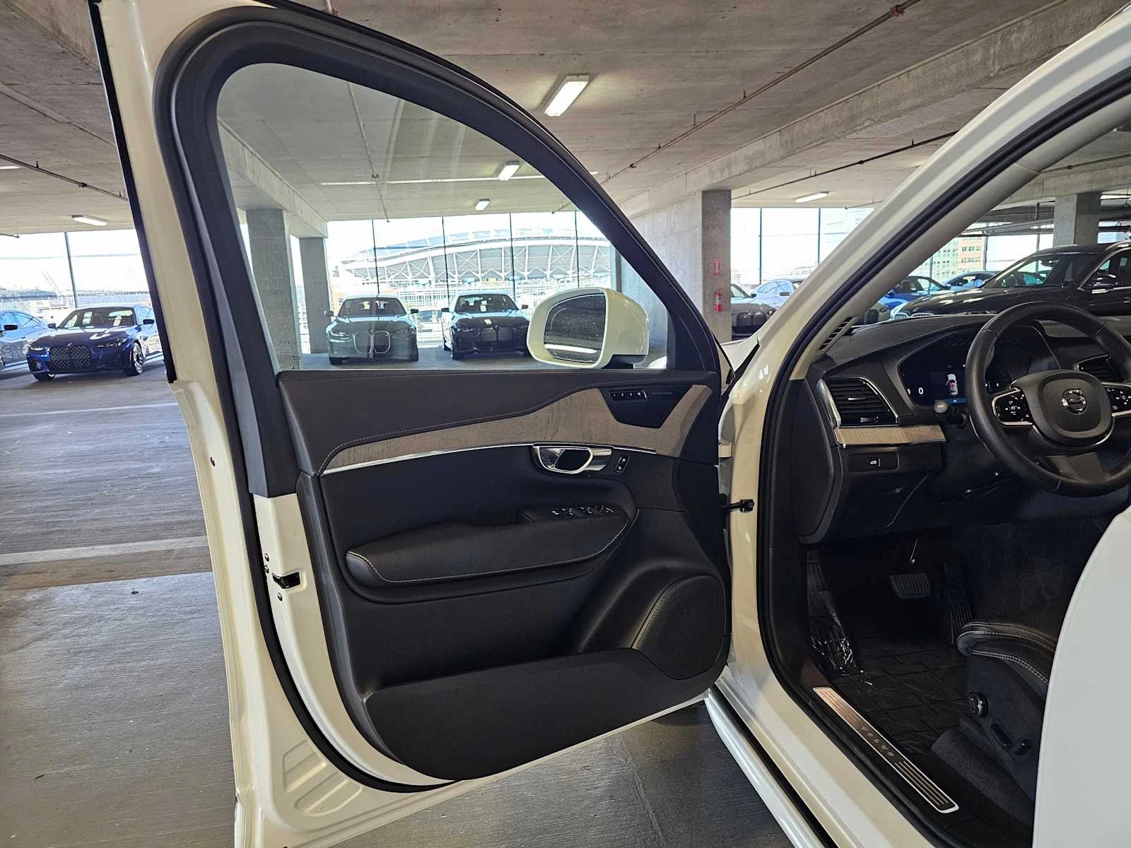 Used 2025 Crystal White Metallic Volvo Ultra image 20