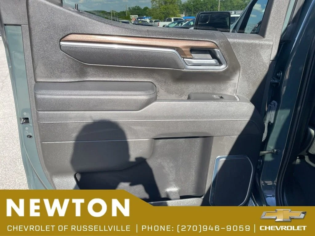 Used 2025 Cypress Gray Chevrolet LT image 36