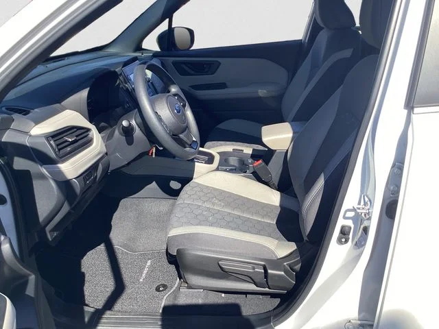 Used 2025 Crystal White Pearl Subaru Base image 9