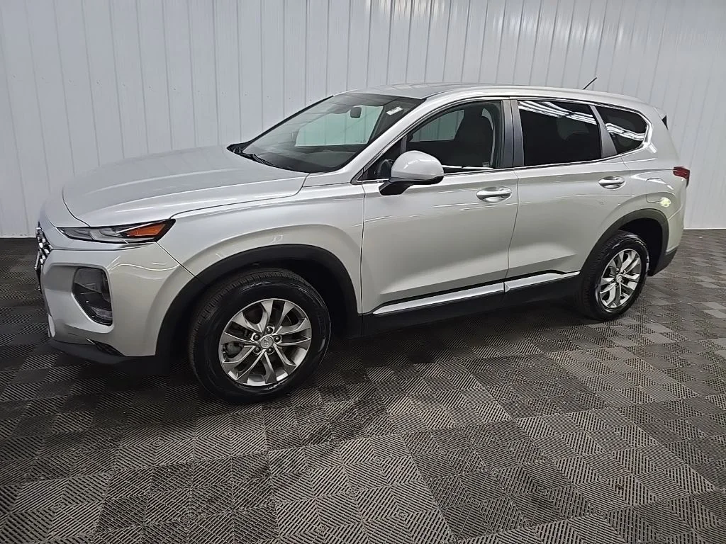 Used 2019 Silver Hyundai SE image 6