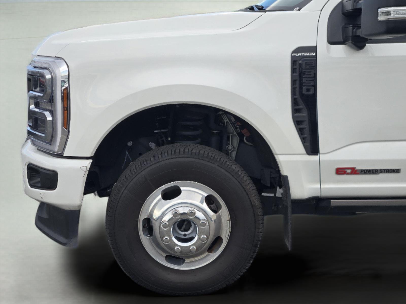 Used 2025 Star White Metallic Tri-Coat Ford Platinum image 9