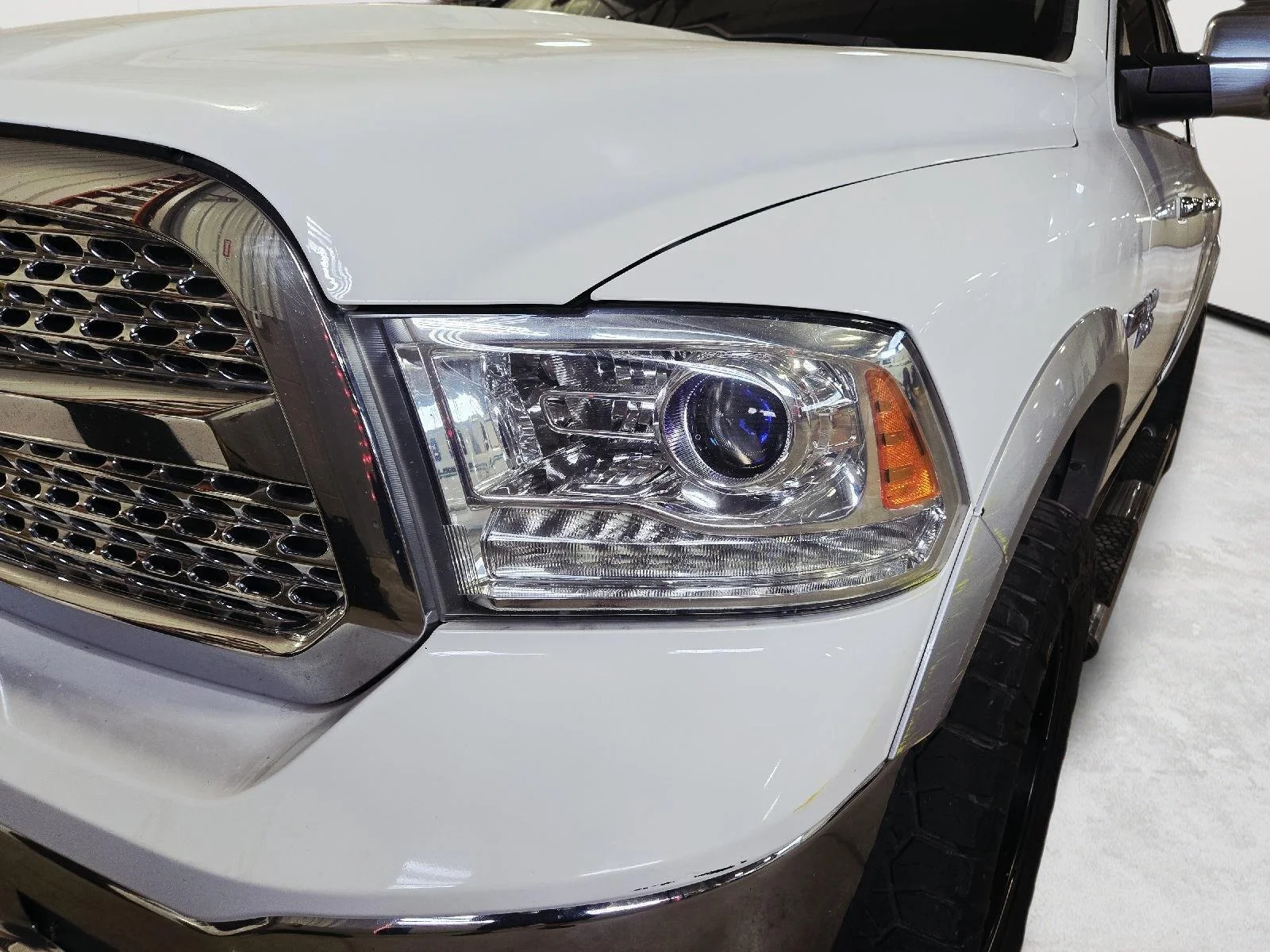 Used 2016 Bright White Clearcoat Ram Laramie image 13