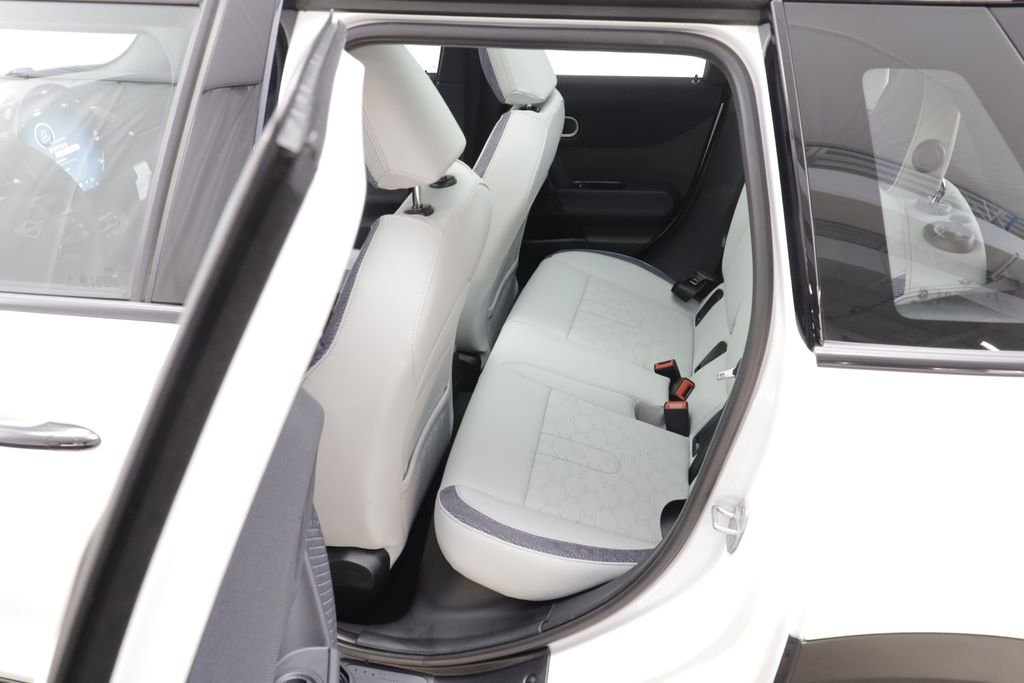 New 2026 White Metallic MINI Oxford Edition image 15