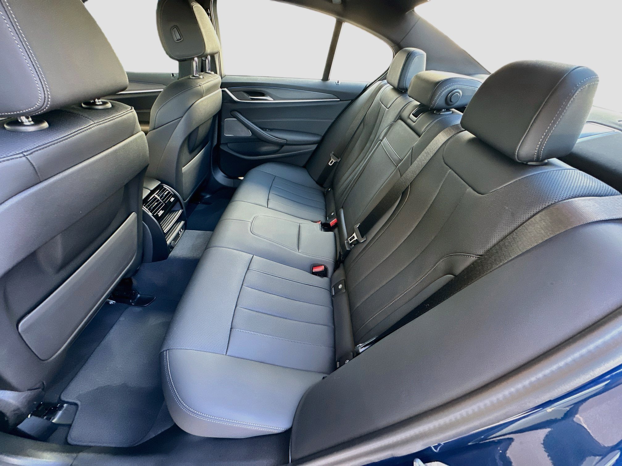 Certified Used 2023 Phytonic Blue Metallic BMW 530e xDrive image 22