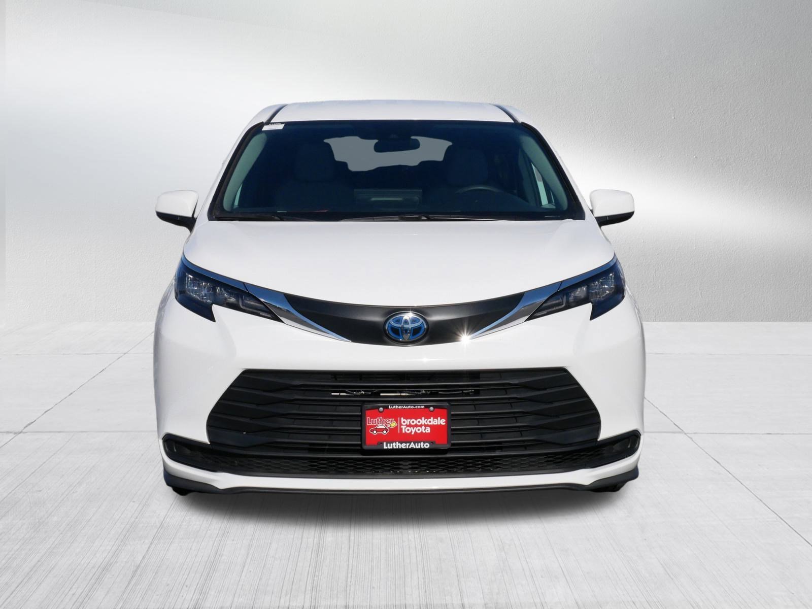 Certified 2025 Toyota Sienna LE with VIN 5TDKRKEC1SS225749 for sale in Brooklyn Center, Minnesota