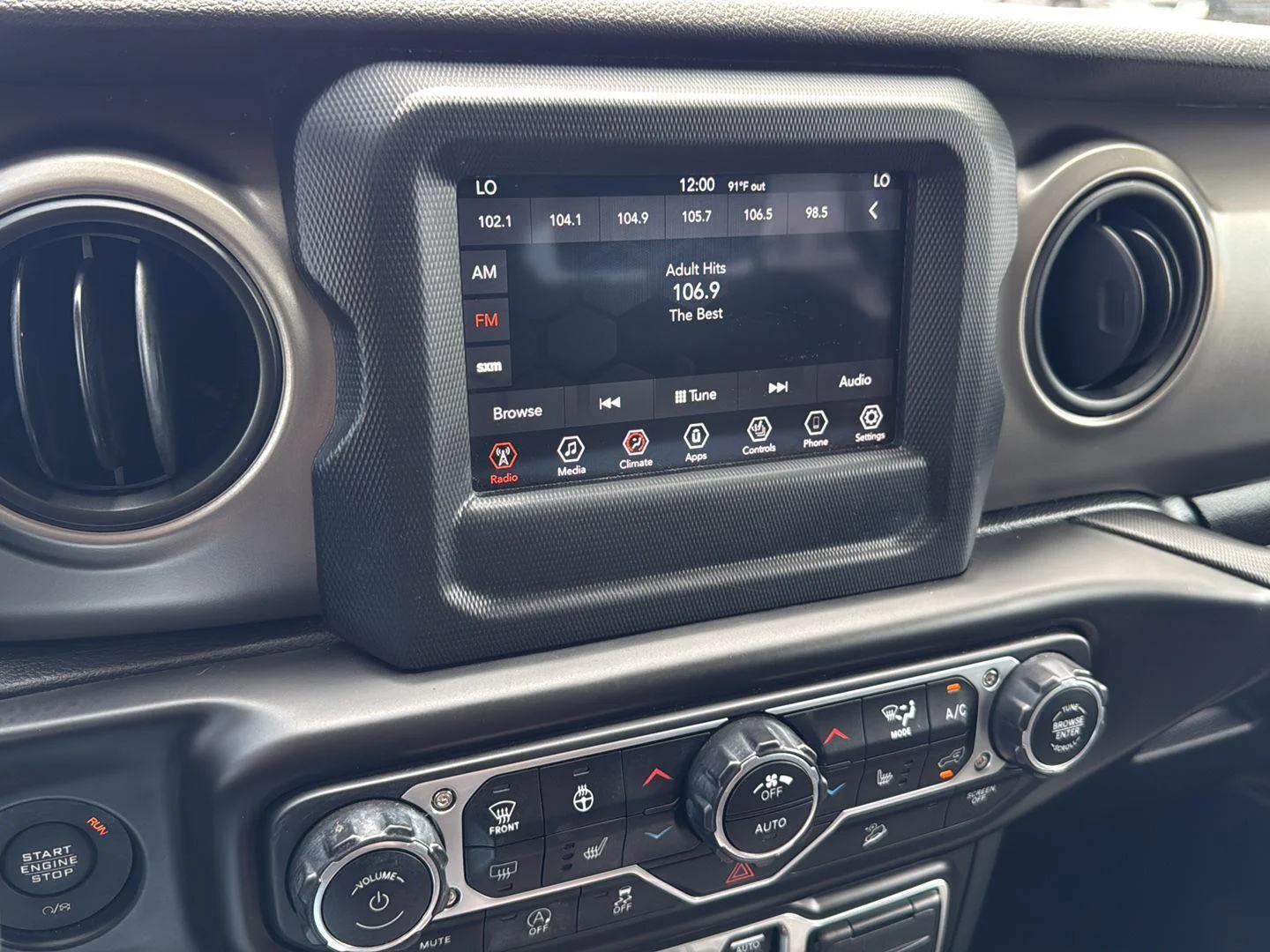 Used 2018 Bright White Clearcoat Jeep Sport S image 5