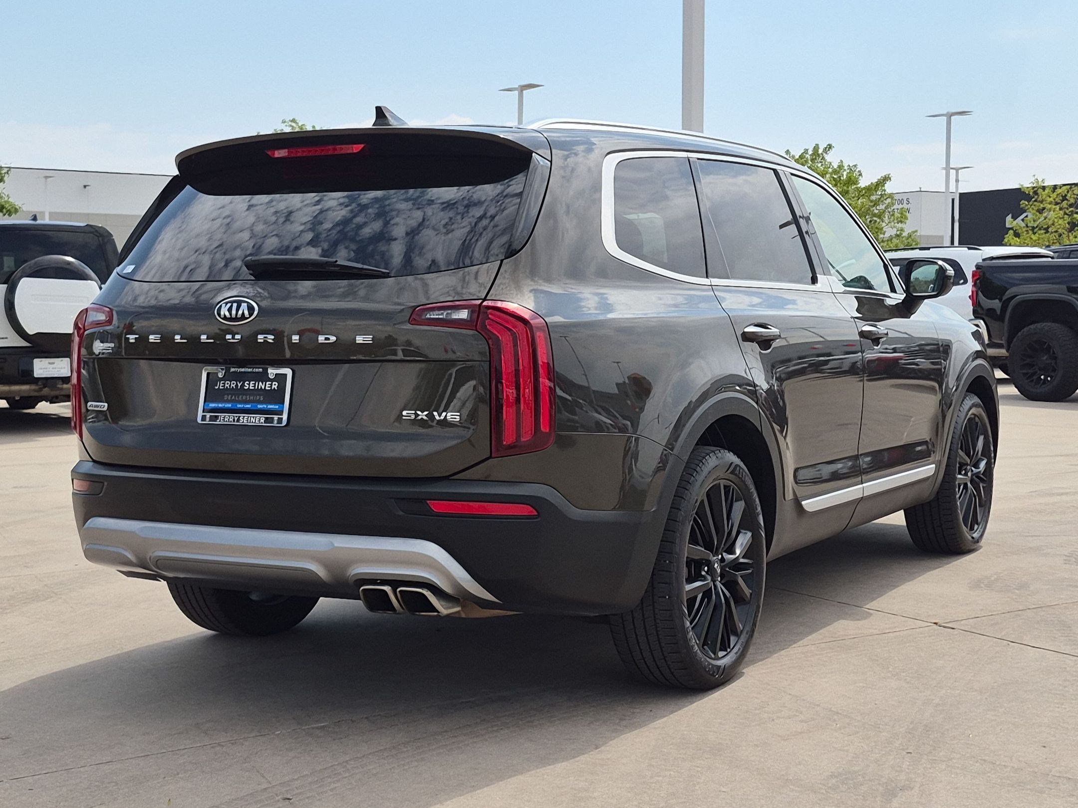 Used 2020 Dark Moss Kia SX image 5