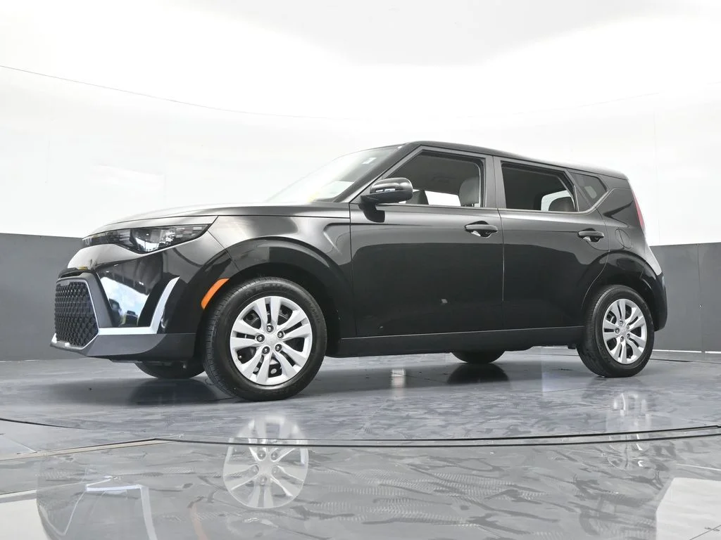 Used 2023 Fusion Black Kia LX image 43