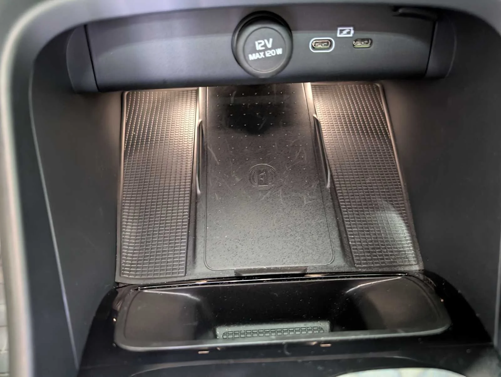 Used 2026 Onyx Black Volvo Plus image 31