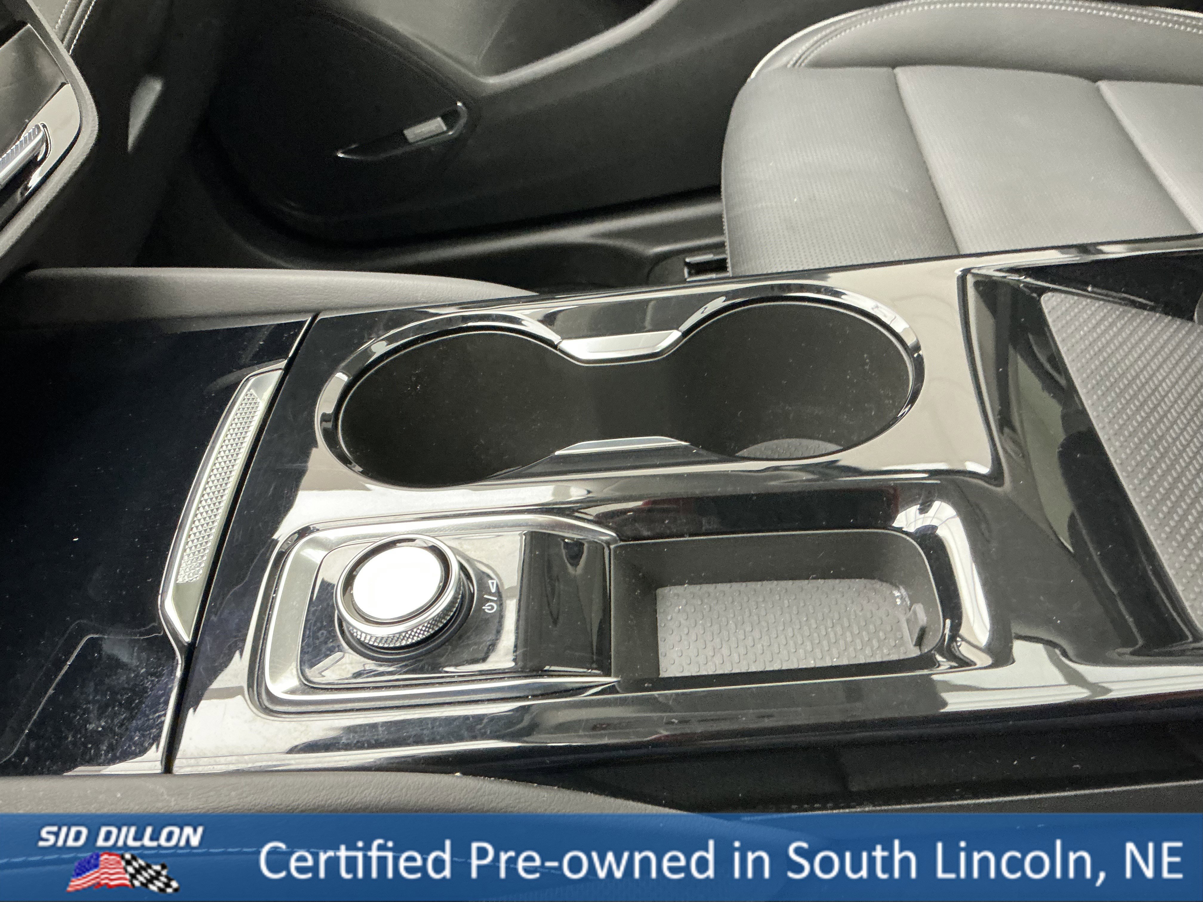 Certified Used 2025 White Frost Tricoat Buick Avenir image 13