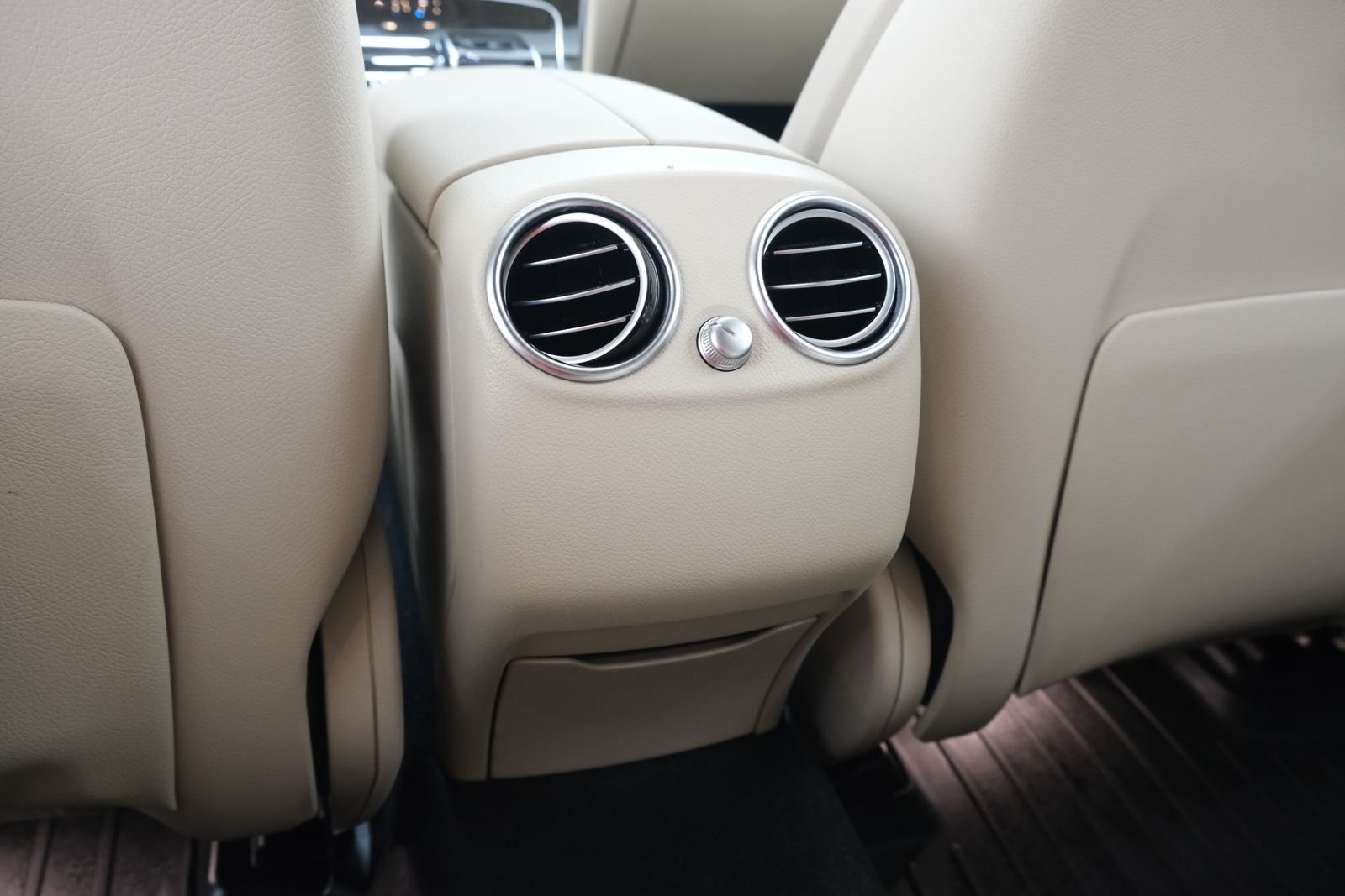 Used 2017 designo Diamond White Metallic Mercedes-Benz GLC 300 image 35
