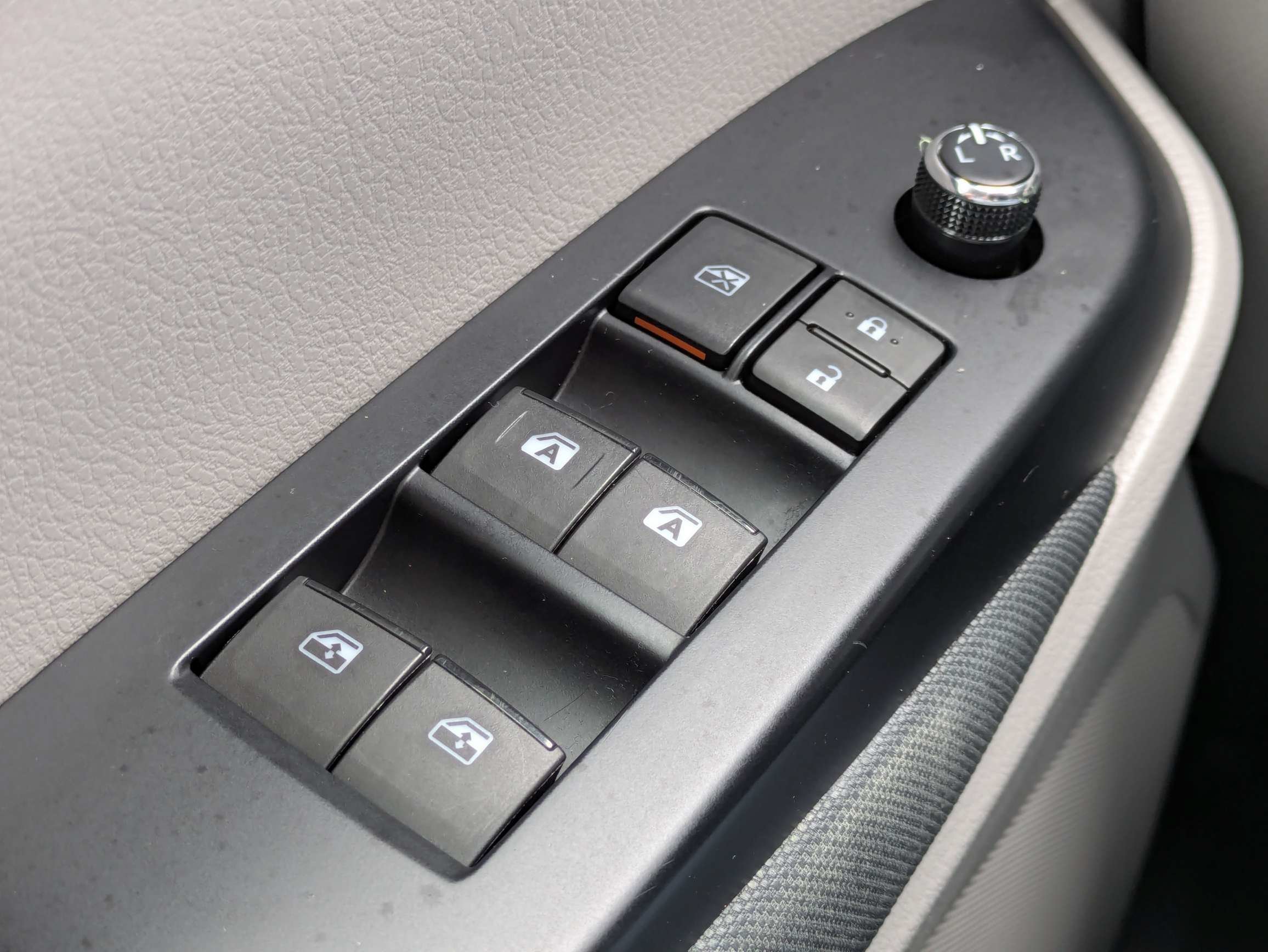 Used 2019 Alumina Jade Metallic Toyota LE image 26