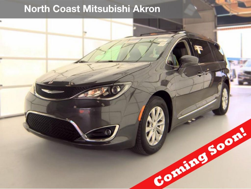 2018 Chrysler Pacifica Touring L's photo