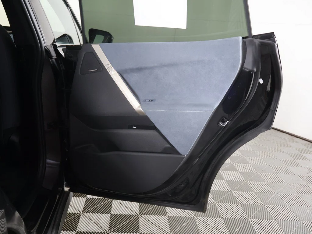 Used 2024 Black BMW xDrive50 image 27