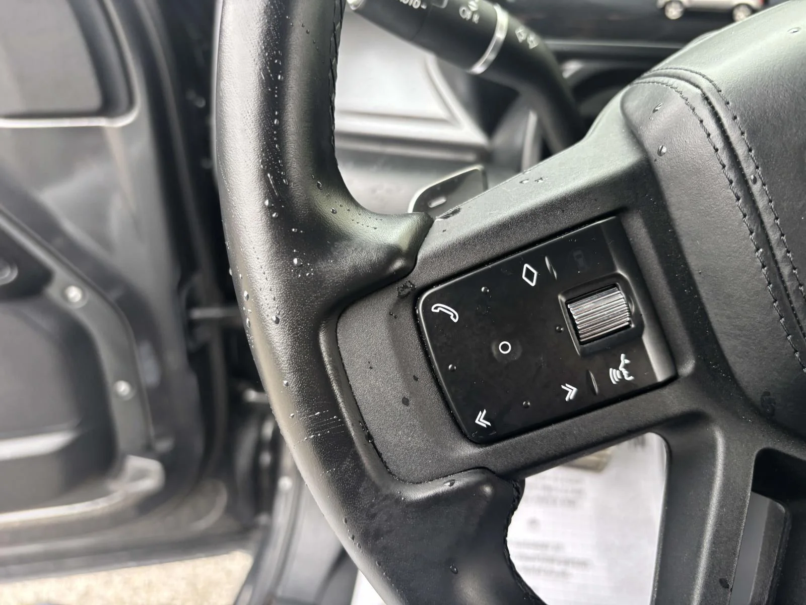 Used 2025 Gray Land Rover V8 image 28