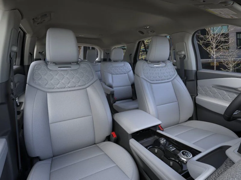 New 2026 Star White Metallic Tri-Coat Ford Platinum™ image 10