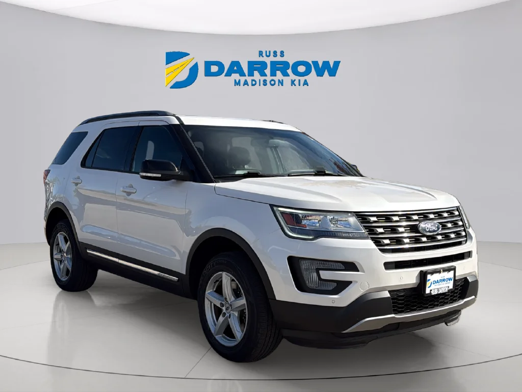 Used 2017 White Platinum Clearcoat Metallic Ford XLT image 7