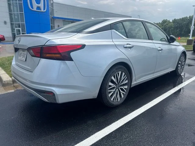 Used 2025 Silver Nissan 2.5 SV image 5
