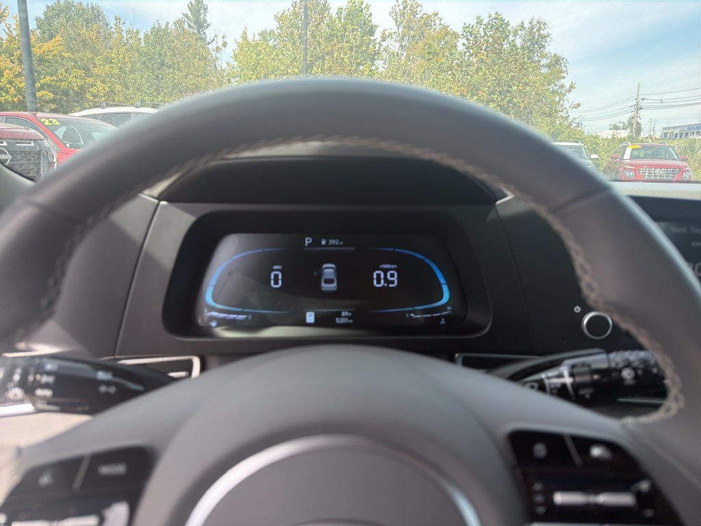 Used 2025 White Hyundai SEL Sport image 19